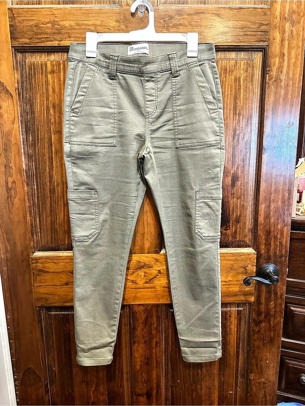 No Boundaries Cargo Pants Green Size Medium (8-10)
